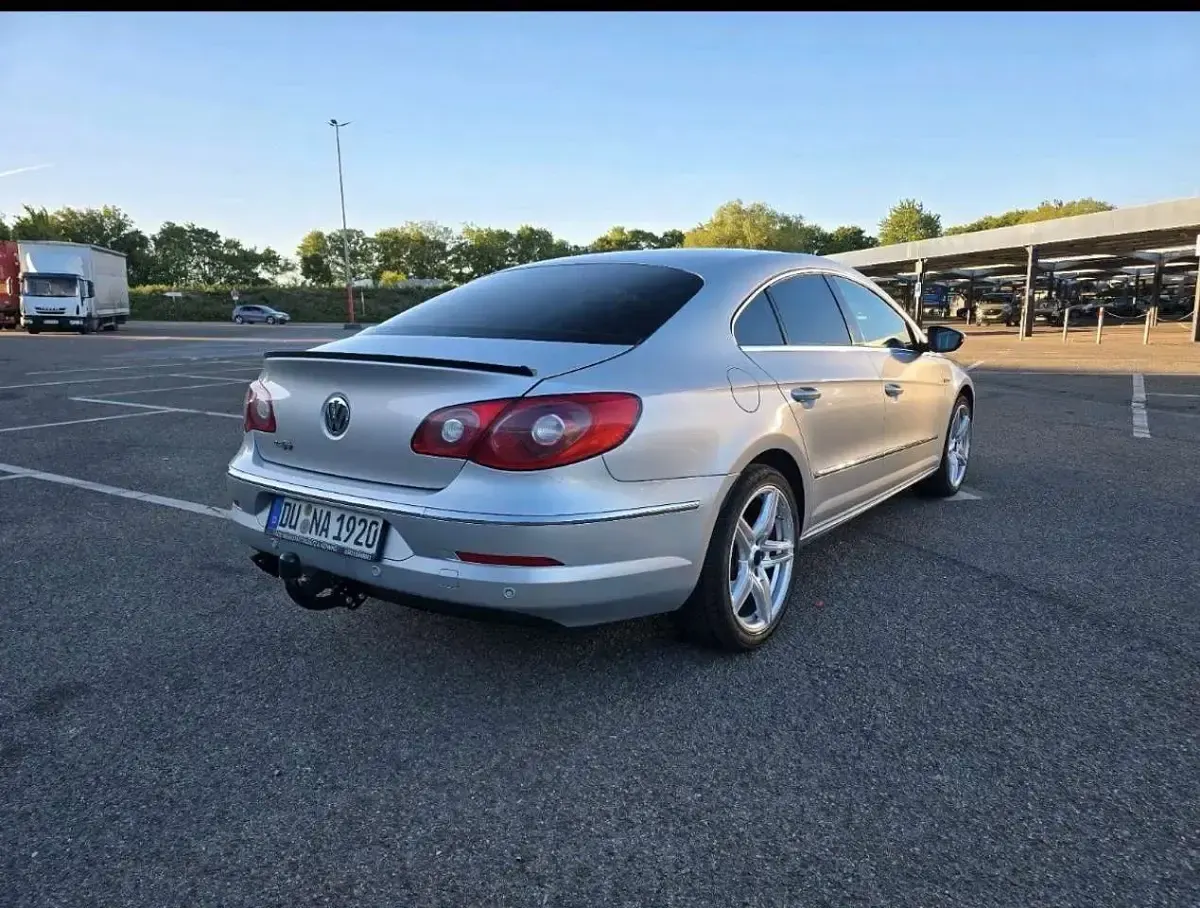 Second-hand VW Passat Basis 160 CP (117 kW) 2010 Gri Berlinǎ