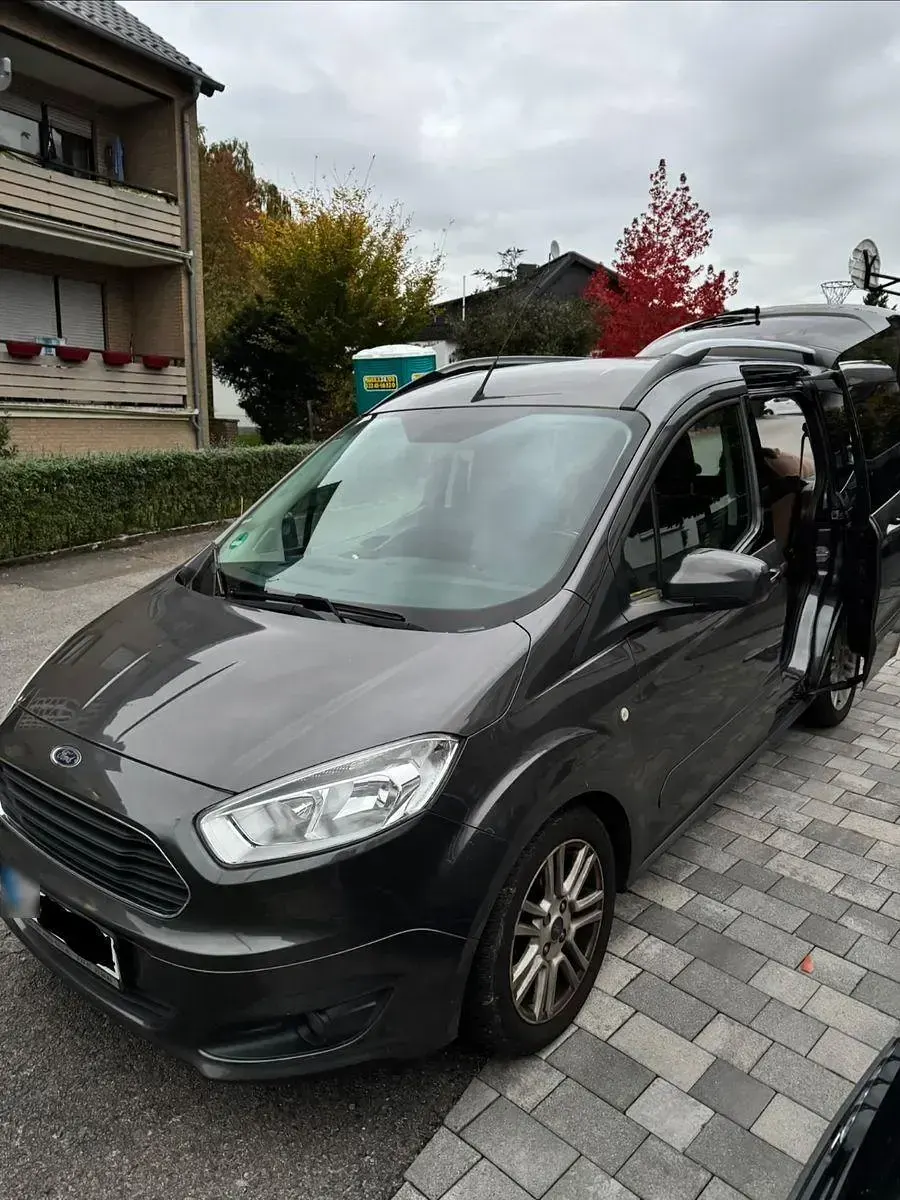 Gebraucht Ford Tourneo Courier Trend 101 PS (74 kW) 2018 Grau Van / Kleinbus