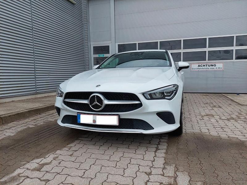 Gebraucht Mercedes CLA250e 218 PS (160 kW) 2022 Silber Limousine