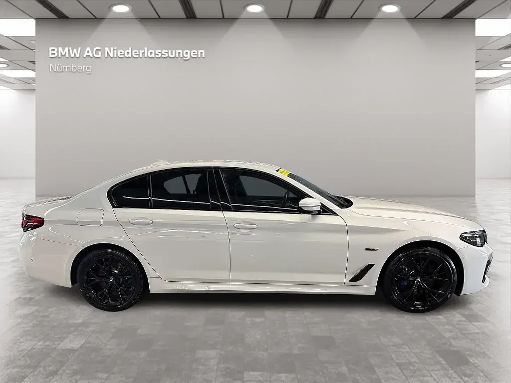 Gebraucht BMW 530e M Sport 292 PS (214 kW) 2022 Weiß Limousine