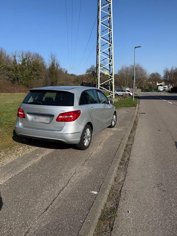 Gebraucht Mercedes B180 109 PS (80 kW) 2012 Van / Kleinbus