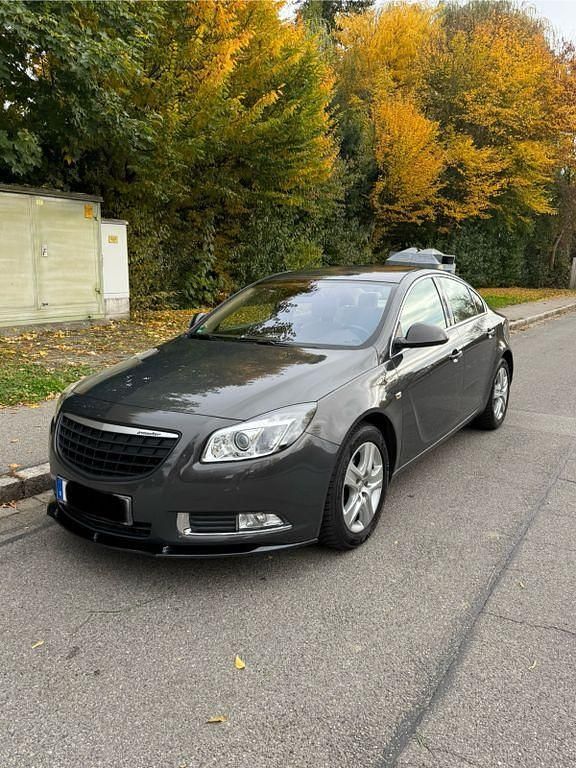 Grau Gebraucht 2013 Opel Insignia Limousine | 9.700 € (Fairer Preis) - Bild 1/4