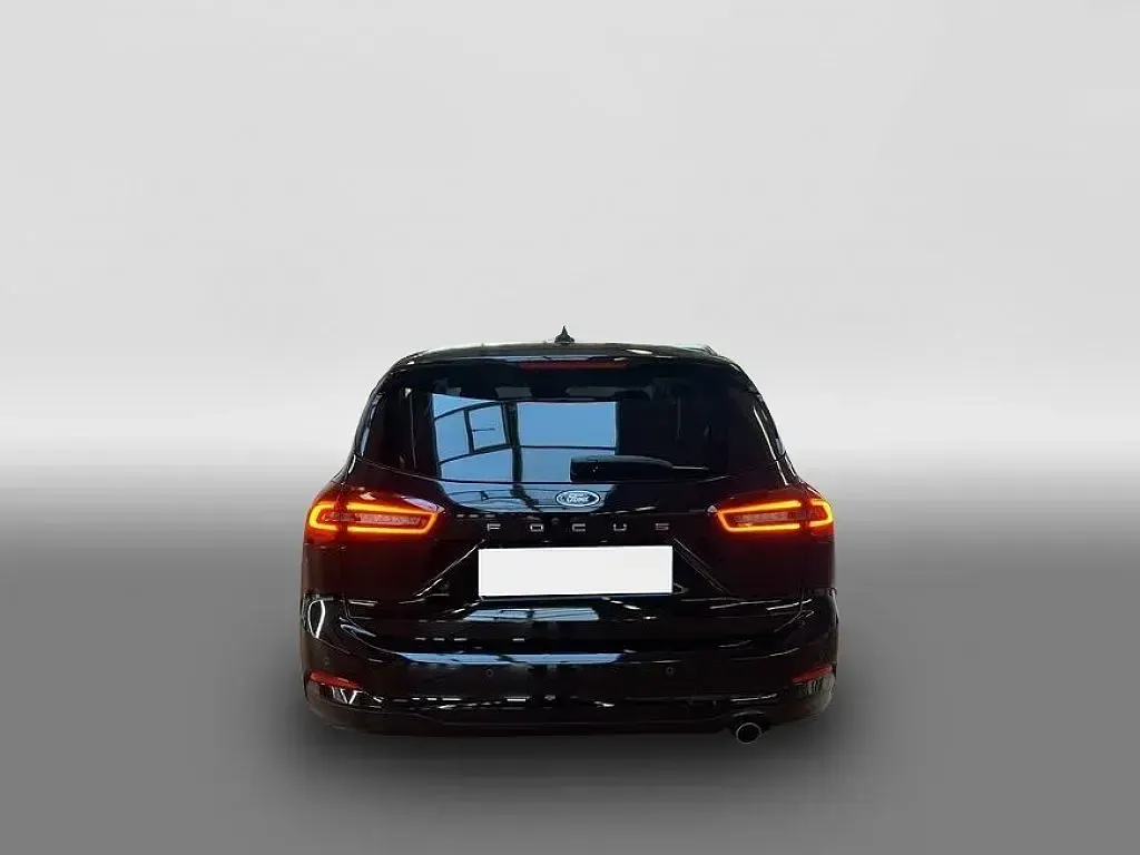 Gebraucht Ford Focus Titanium 125 PS (91 kW) 2024 Schwarz
