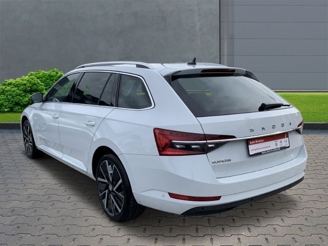Gebraucht Skoda Superb Style 150 PS (110 kW) 2023 Weiss Kombi