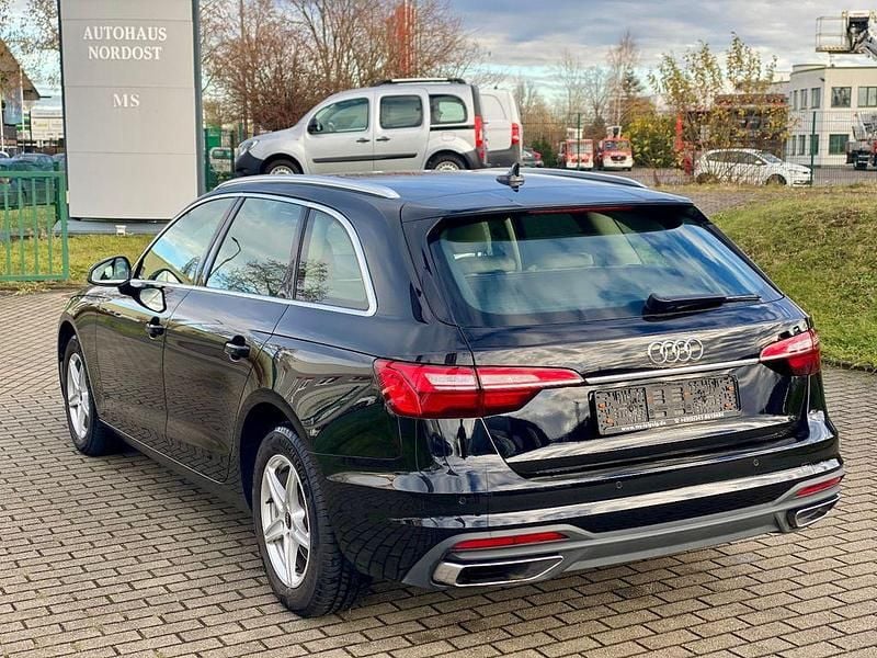 Gebraucht Audi A4 Sport 163 PS (119 kW) 2022 Schwarz Kombi