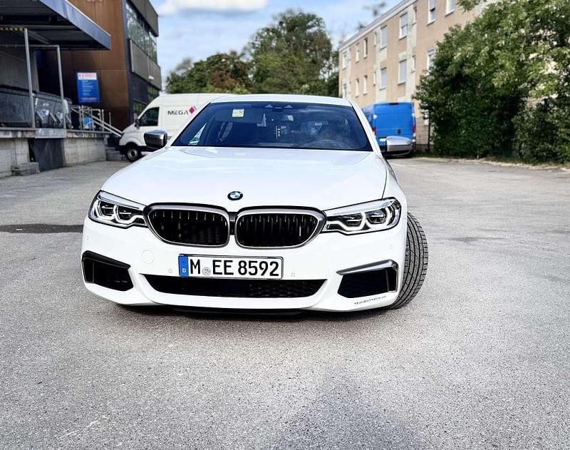 Weiß Gebraucht 2017 BMW M550 Performance Limousine | 33.500 € (Fairer Preis) - Bild 1/4