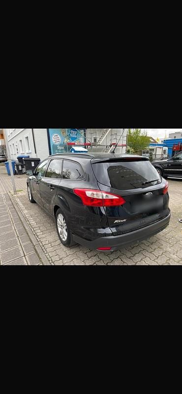 Second-hand Ford Focus 95 CP (69 kW) 2012 Negru Break