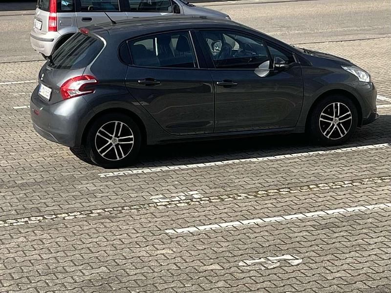 Gebraucht Peugeot 208 Active 82 PS (60 kW) 2012 Kleinwagen