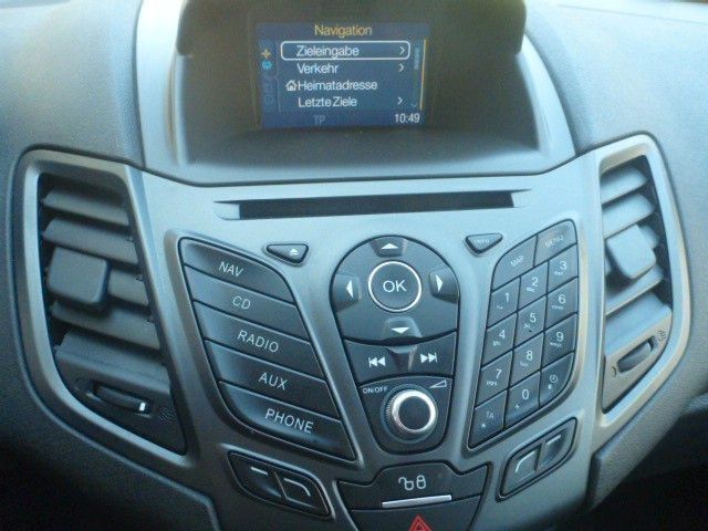 Gebraucht Ford Fiesta 75 PS (55 kW) 2013 Weiß Kleinwagen