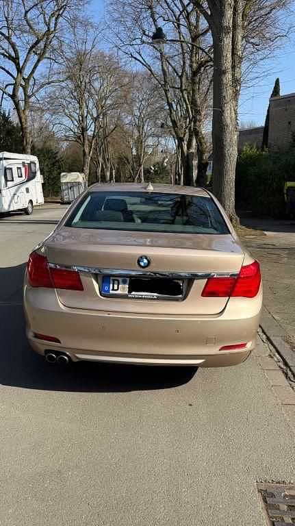 Gebraucht BMW 730 245 PS (180 kW) 2009 Gelb Limousine