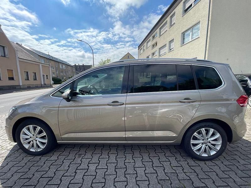 Gebraucht VW Touran Highline 190 PS (139 kW) 2018 Beige Van / Kleinbus