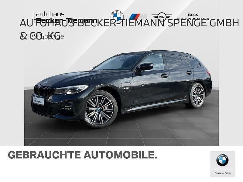 Saphirschwarz Gebraucht 2022 BMW 330e M Sport Kombi | 32.809 € (Fairer Preis) - Bild 1/4
