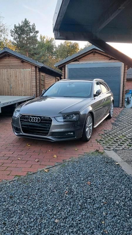 Grau Gebraucht 2013 Audi A4 S-Line Kombi | 15.550 € (Teuer) - Bild 1/4