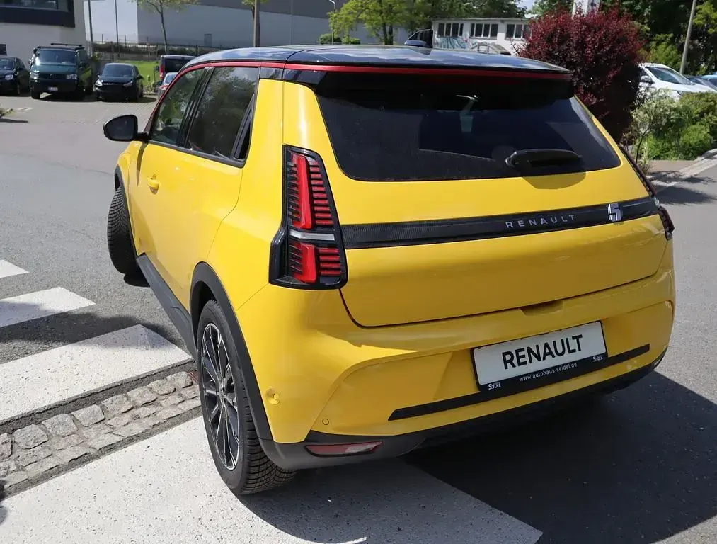 Gebraucht Renault 5 E-Tech Urban 77 kW (106 PS) 2026 Pop yellow!, black pearlschwa Limousine