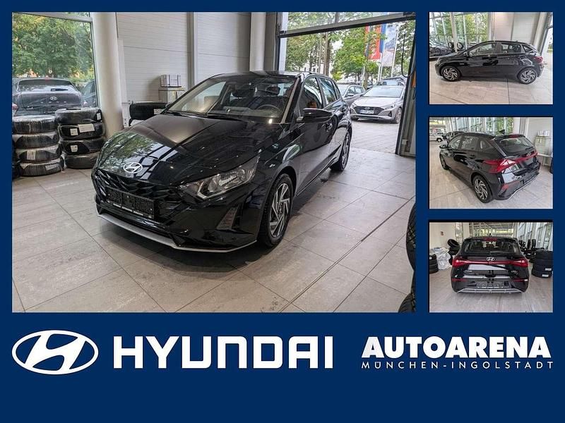 Phantom black / met Neu 2025 Hyundai i20 Trend Limousine | 21.975 € (Fairer Preis) - Bild 1/4