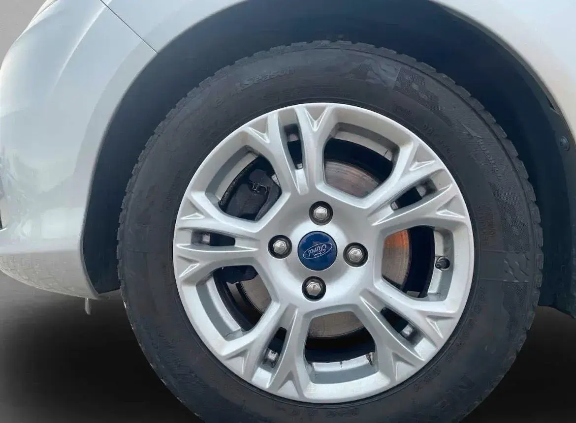 Gebraucht Ford B-MAX 105 PS (77 kW) 2015 Silber Van / Kleinbus