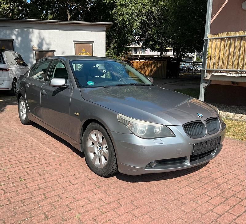 Silber Gebraucht 2003 BMW 520 Limousine | 2.499 € (Superpreis) - Bild 1/4