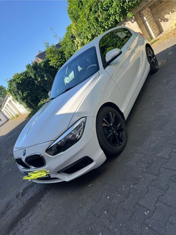 Weiß Gebraucht 2015 BMW 118 Kleinwagen | 9.400 € (Fairer Preis) - Bild 1/4