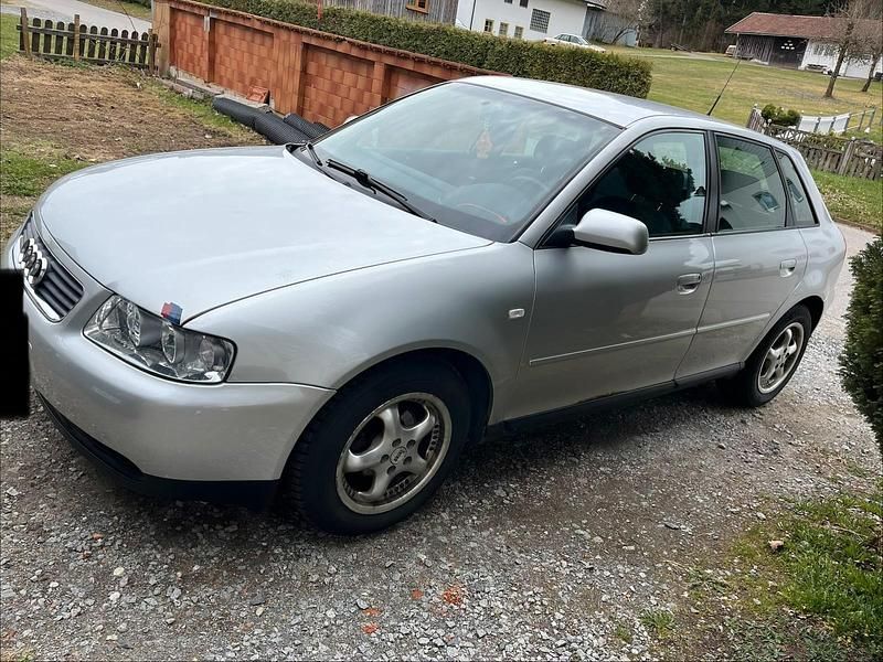 Second-hand Audi A3 101 CP (74 kW) 2001 Argintiu Hatchback