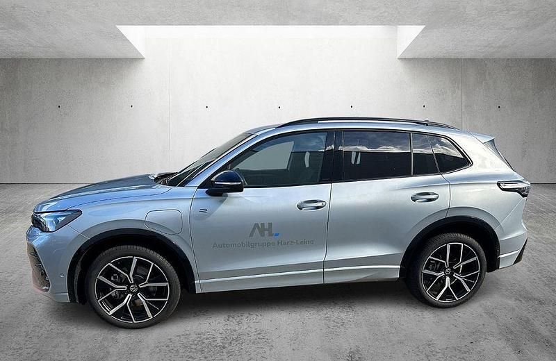 Gebraucht VW Tiguan Sound 272 PS (200 kW) 2025 Oyster silver metallic SUV