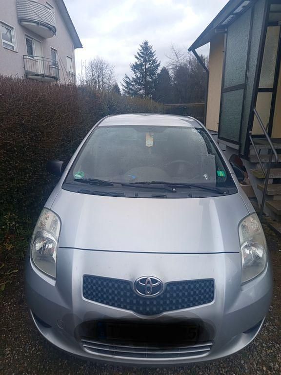 Gebraucht Toyota Yaris Sol 87 PS (63 kW) 2006 Silber Limousine
