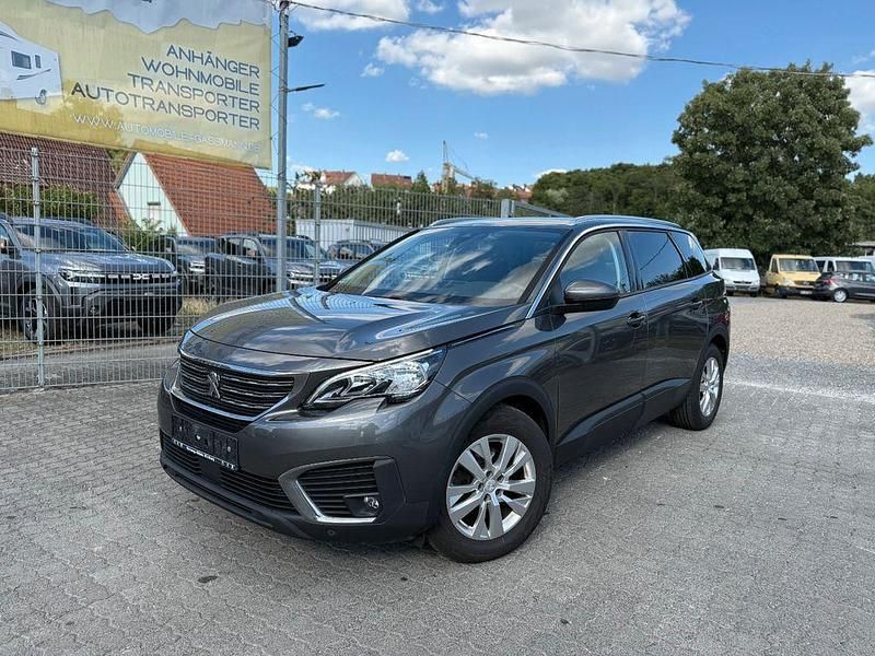 Grau Gebraucht 2018 Peugeot 5008 Van / Kleinbus | 9.890 € (Fairer Preis) - Bild 1/4