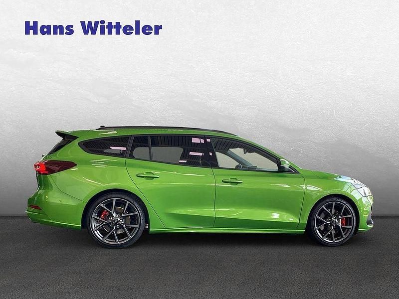 Neu Ford Focus ST 280 PS (205 kW) 2025 Grün Limousine