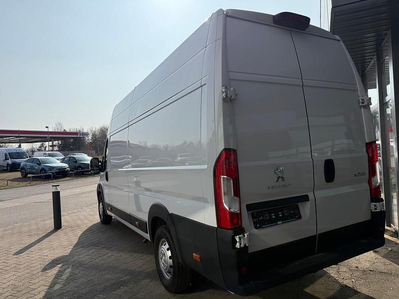 Gebraucht Peugeot Boxer 140 PS (102 kW) 2024 Lackierung weiss icy/deckende lackierung Van