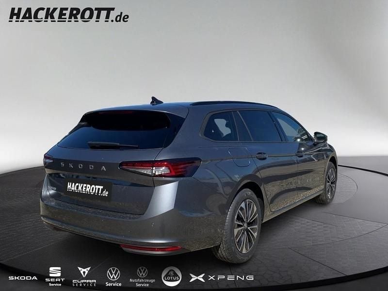 Neu Skoda Superb Selection 150 PS (110 kW) 2026 Grau Kombi