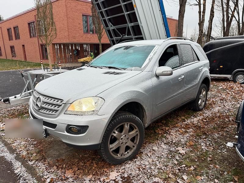 Silber Gebraucht 2006 Mercedes ML320 SUV | 6.500 € - Bild 1/4