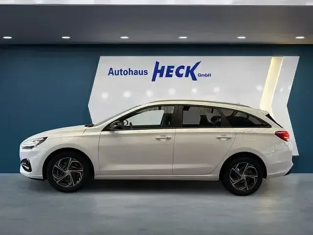 Gebraucht Hyundai i30 120 PS (88 kW) 2022 Weiß Limousine