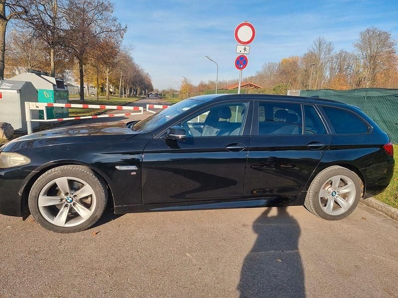 Schwarz Gebraucht 2016 BMW 520 M Sport Kombi | 11.700 € (Guter Preis) - Bild 1/4