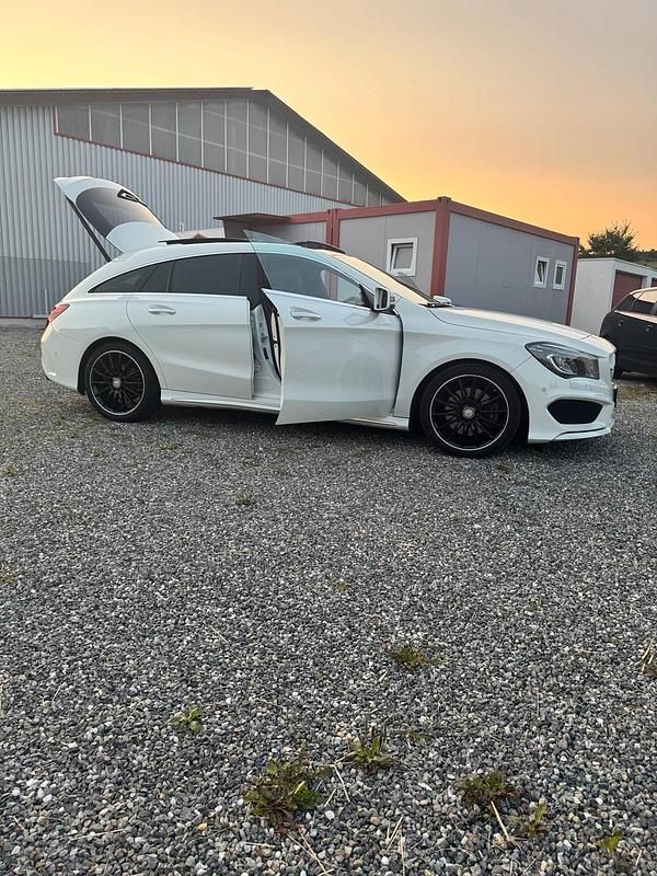 Weiß Gebraucht 2015 Mercedes CLA250 Limousine | 22.500 € (Fairer Preis) - Bild 1/4