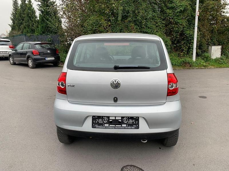 Gebraucht VW Fox Basis 54 PS (39 kW) 2006 Silber Kleinwagen