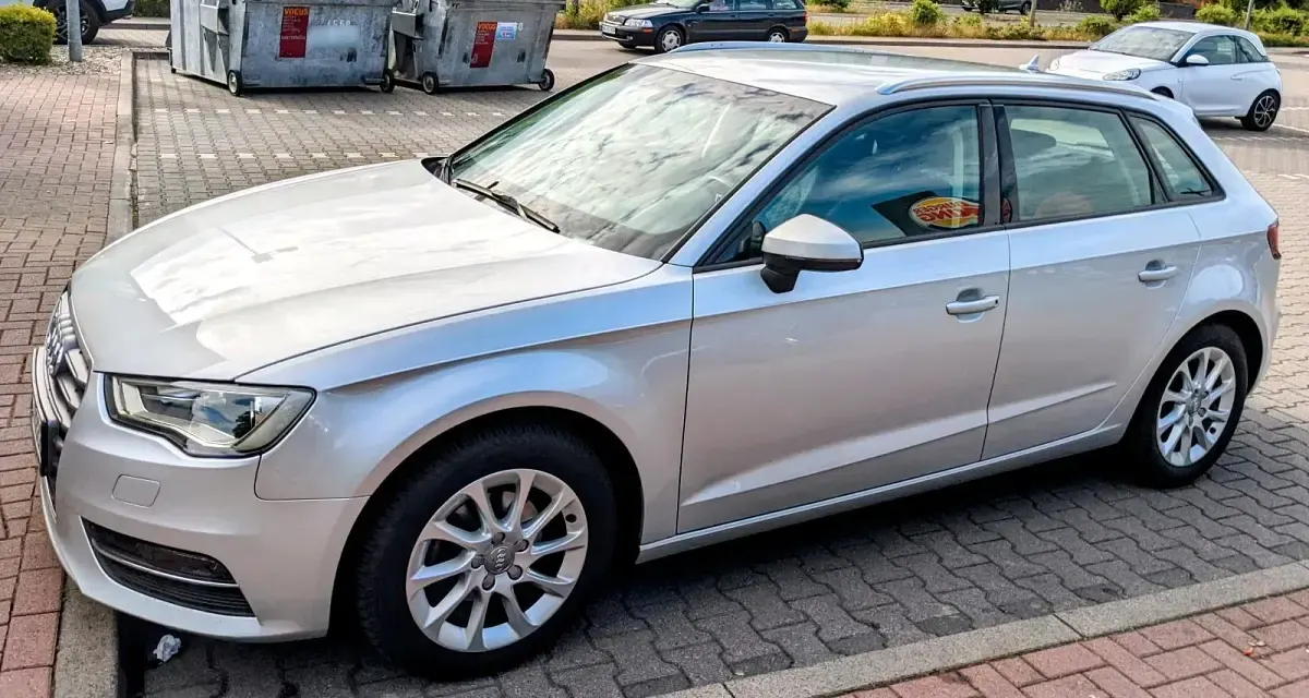 Gebraucht Audi A3 Attraction 122 PS (89 kW) 2023 Silber Limousine