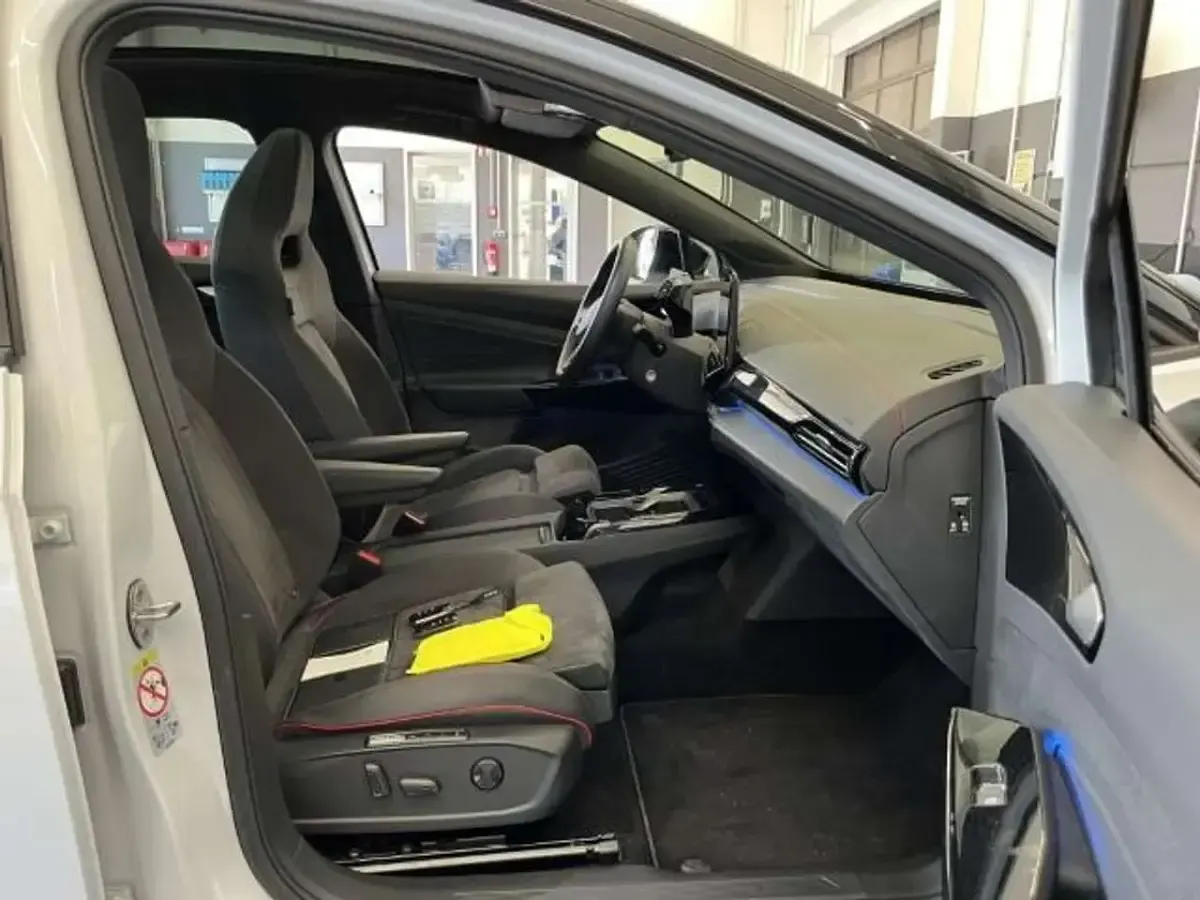 Gebraucht VW ID.5 GTX 219 kW (299 PS) 2023 Gletscherweiß schwarz (metallic) SUV