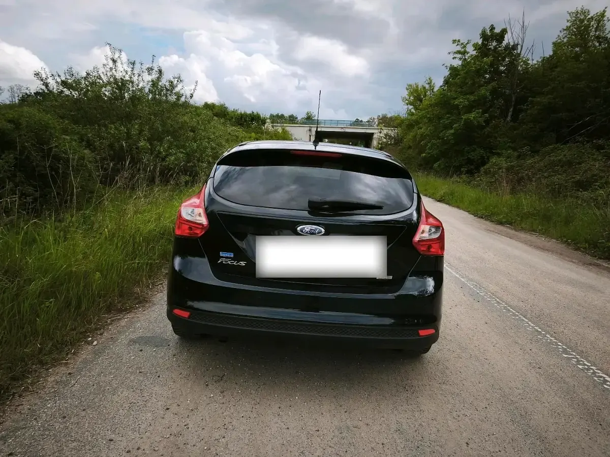 Gebraucht Ford Focus 125 PS (91 kW) 2013 Schwarz Coupé