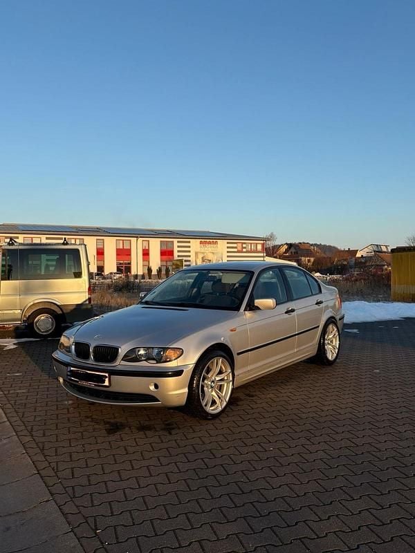 Silber Gebraucht 2003 BMW 318 Limousine | 1.500 € (Guter Preis) - Bild 1/4