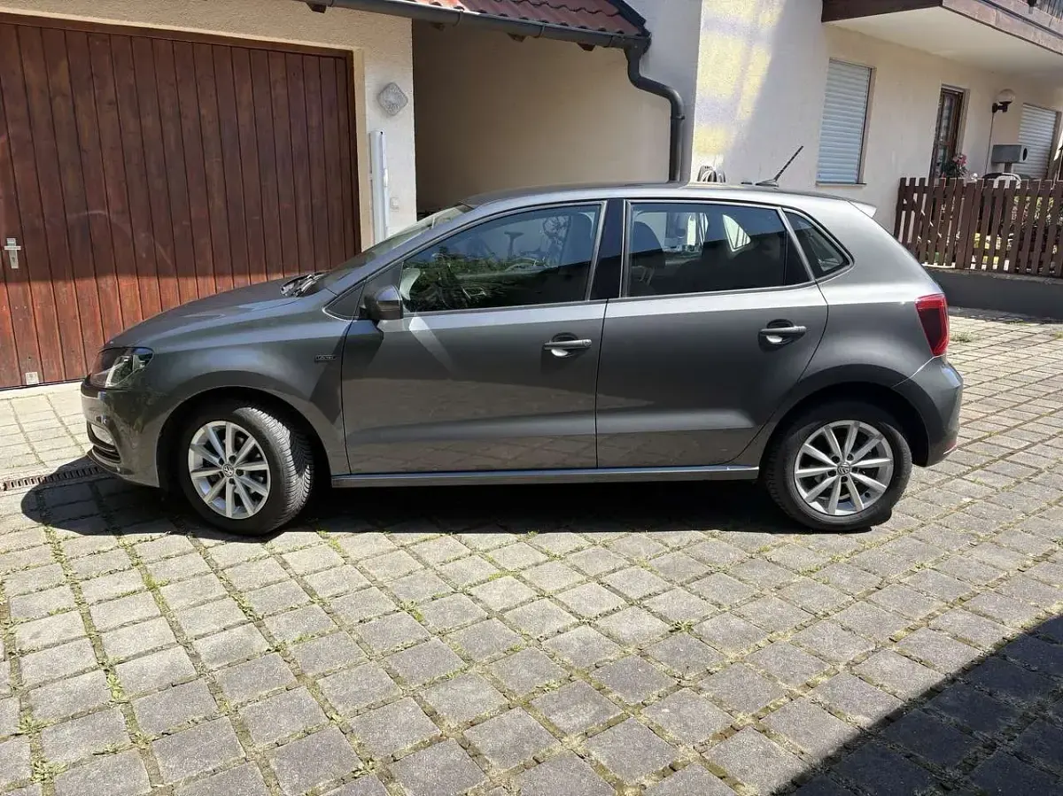 Gebraucht VW Polo LOUNGE 90 PS (66 kW) 2015 Grau Limousine