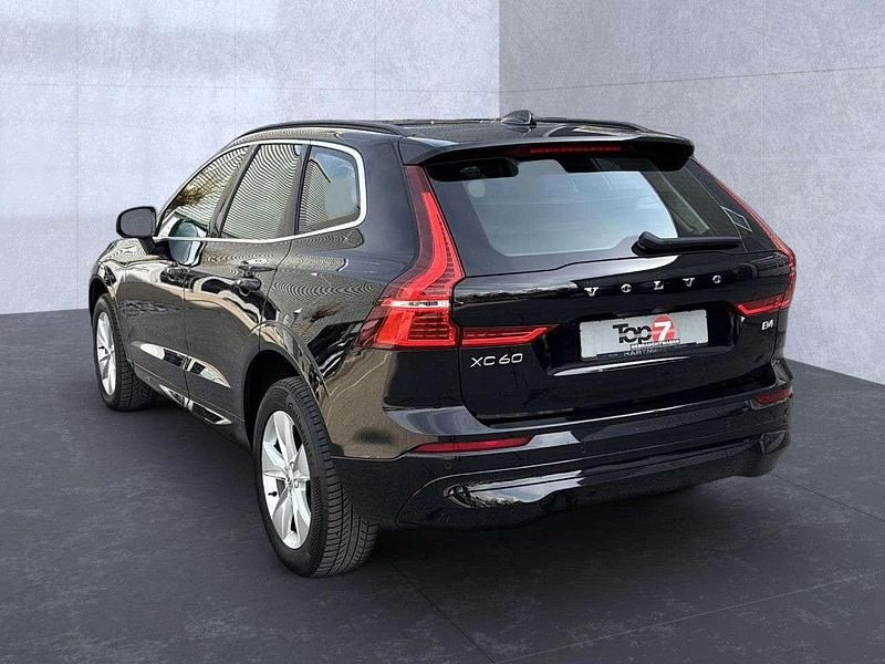 Gebraucht Volvo XC60 Momentum 197 PS (144 kW) 2022 Black stone SUV