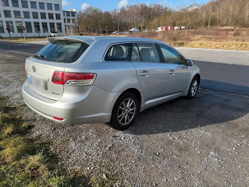Gebraucht Toyota Avensis 126 PS (92 kW) 2011 Silber Kombi