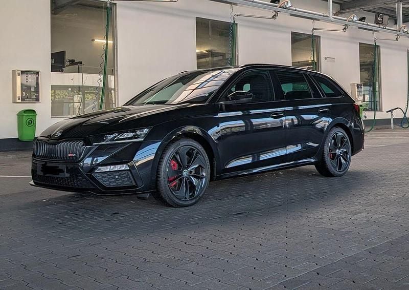 Schwarz Gebraucht 2022 Skoda Octavia RS Kombi | 27.000 € (Guter Preis) - Bild 1/4