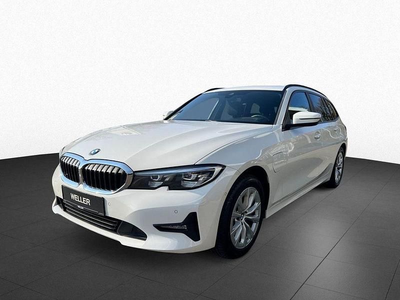 Gebraucht BMW 330e Advantage 292 PS (214 kW) 2021 Weiß Kombi