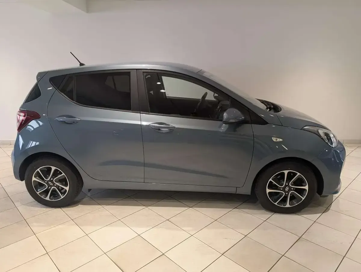 Gebraucht Hyundai i10 87 PS (63 kW) 2017 Blau Kleinwagen