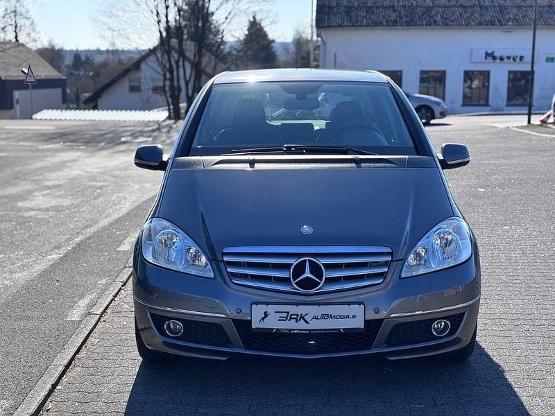 Gebraucht Mercedes A180 116 PS (85 kW) 2012 Grau Limousine