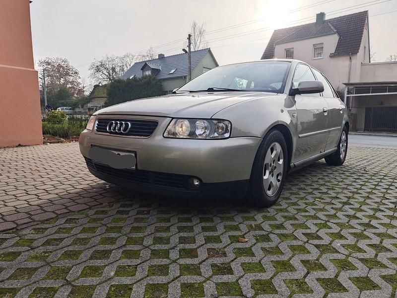 Gelb Gebraucht 2002 Audi A3 Basis Limousine | 1.290 € (Superpreis) - Bild 1/4