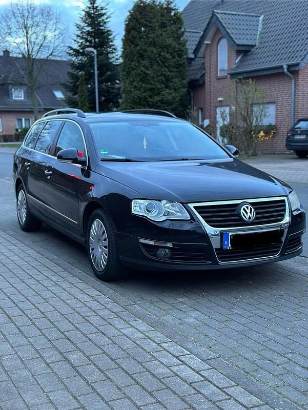 Schwarz Gebraucht 2007 VW Passat Kombi | 2.399 € (Etwas zu teuer) - Bild 1/4