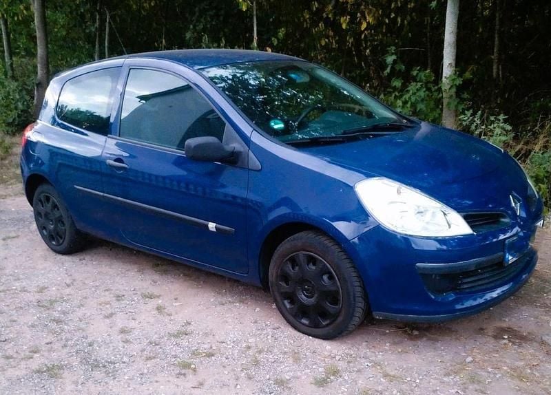 Blau Gebraucht 2007 Renault Clio II Limousine | 1.500 € (Fairer Preis) - Bild 1/4