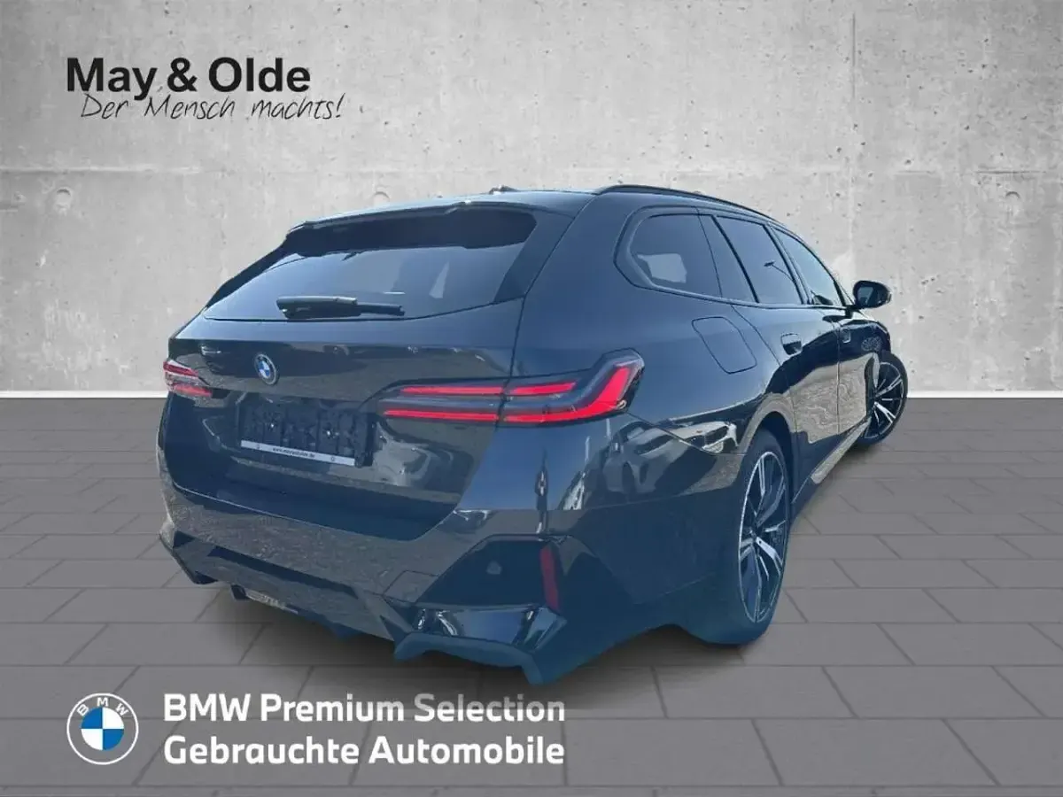 Gebraucht BMW 530e Performance 299 PS (219 kW) 2024 Grau Kombi
