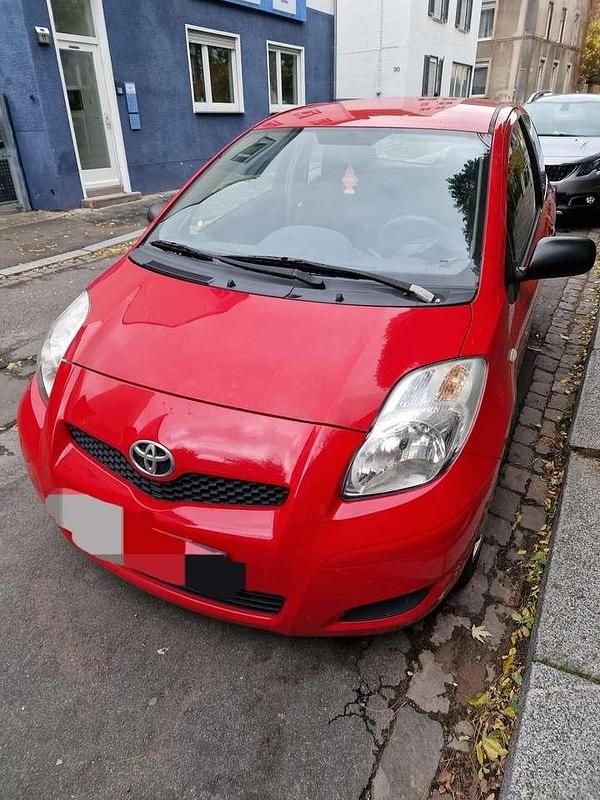 Rot Gebraucht 2009 Toyota Yaris Sol Limousine | 1.199 € (Fairer Preis) - Bild 1/4